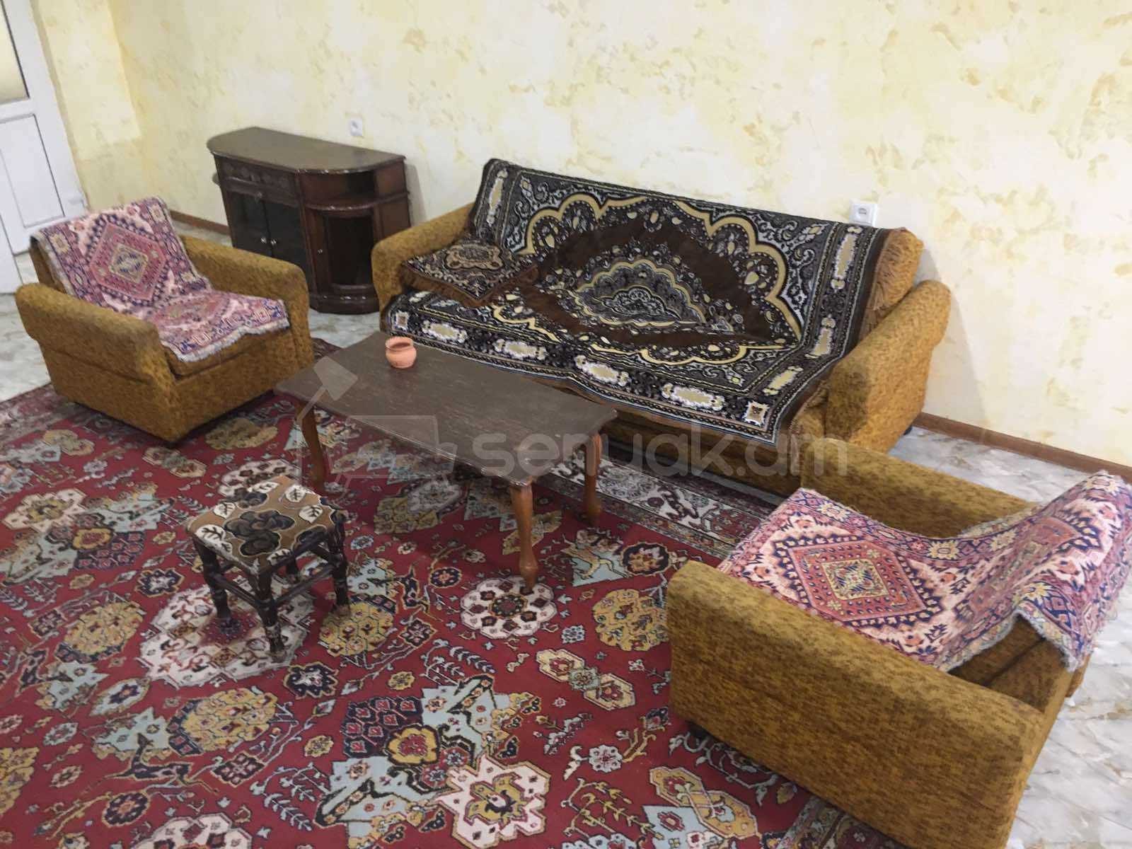 2 Սենյականոց Բնակարան Քարե Շենքում, 40քմ, 1/1 հարկ, Նորմալ Վիճակում, Կահավորված