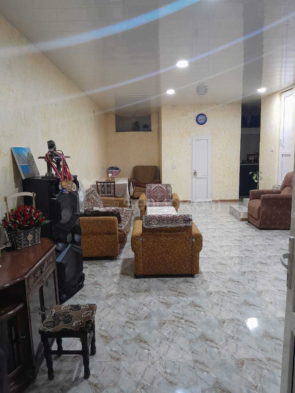 2 Սենյականոց Բնակարան Քարե Շենքում, 40քմ, 1/1 հարկ, Նորմալ Վիճակում, Կահավորված