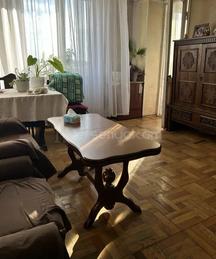 2 Սենյականոց Բնակարան Քարե Շենքում, 40քմ, 1/1 հարկ, Նորմալ Վիճակում, Կահավորված