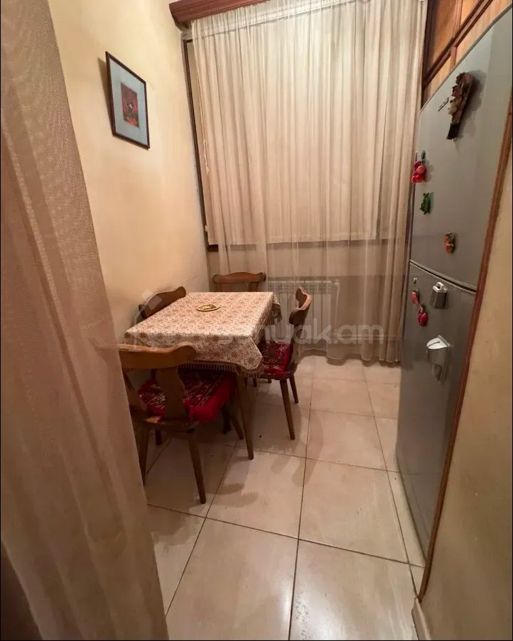 3 Սենյականոց Բնակարան, 75քմ, 2/9 հարկ, Նորմալ Վիճակում, Կահավորված