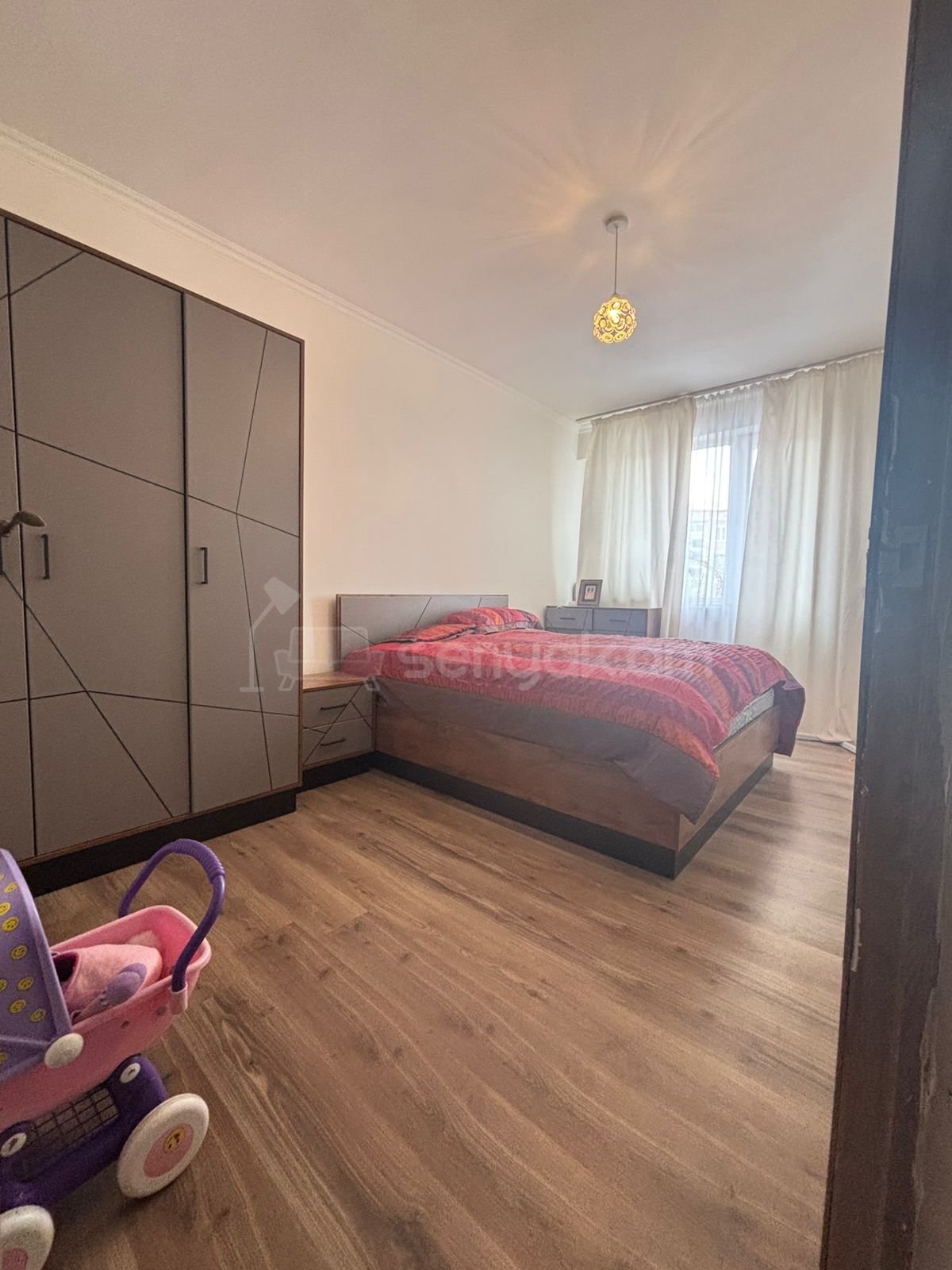 3 Սենյականոց Բնակարան Քարե Շենքում, 78քմ, 2/5 հարկ, Նորմալ Վիճակում