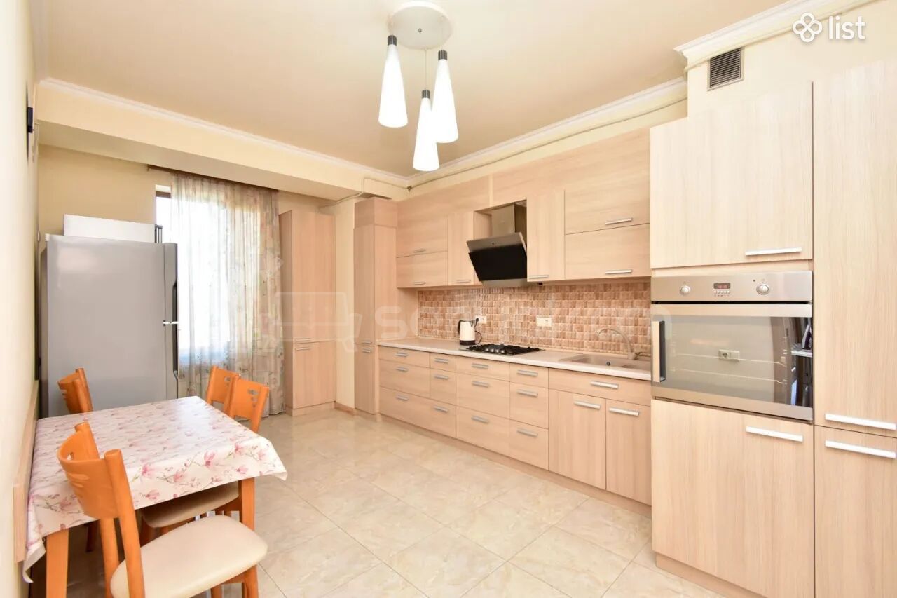 3 Սենյականոց Բնակարան, 110քմ, 7/14 հարկ, Կապիտալ Վերանորոգված