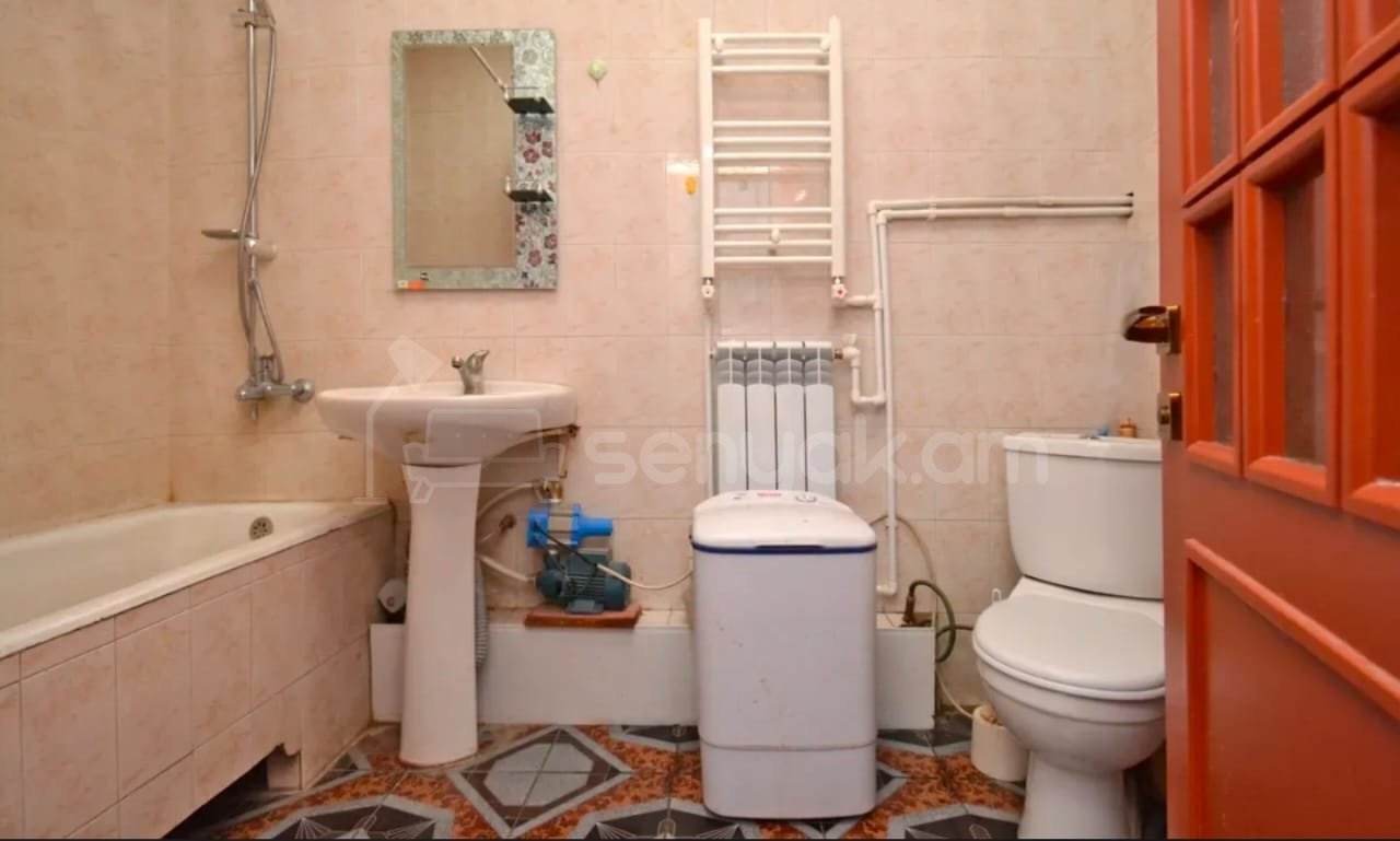 2 Սենյականոց Բնակարան Քարե Շենքում, 60քմ, 3/3 հարկ, Կապիտալ Վերանորոգված