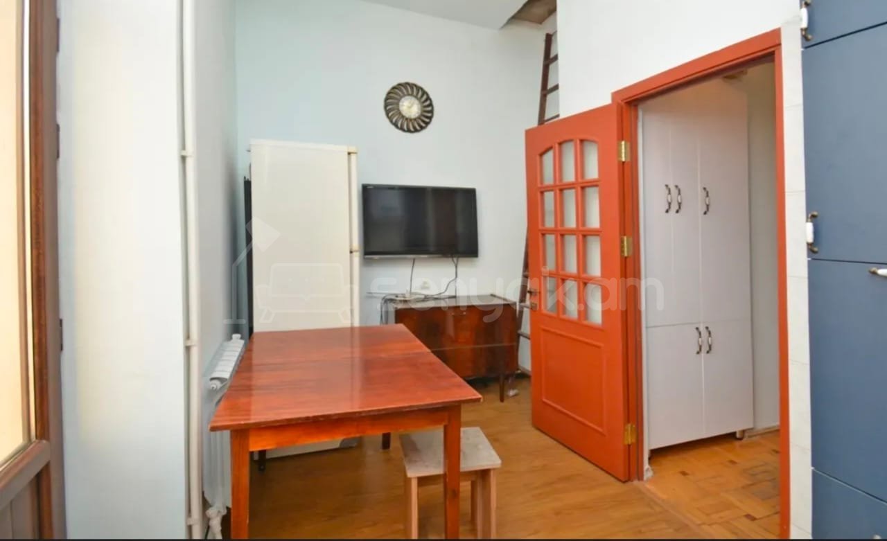 2 Սենյականոց Բնակարան Քարե Շենքում, 60քմ, 3/3 հարկ, Կապիտալ Վերանորոգված