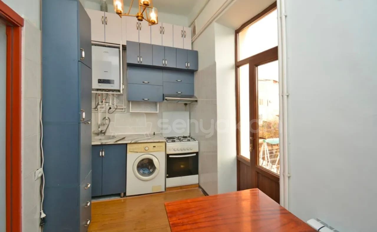 2 Սենյականոց Բնակարան Քարե Շենքում, 60քմ, 3/3 հարկ, Կապիտալ Վերանորոգված