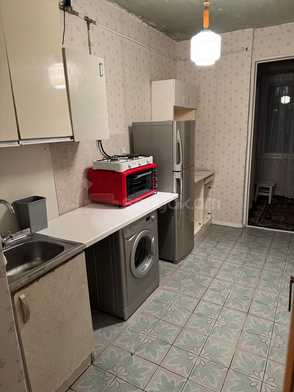 4 Սենյականոց Բնակարան, 96քմ, 3/9 հարկ, Նորմալ Վիճակում, Կահավորված, Արևկող