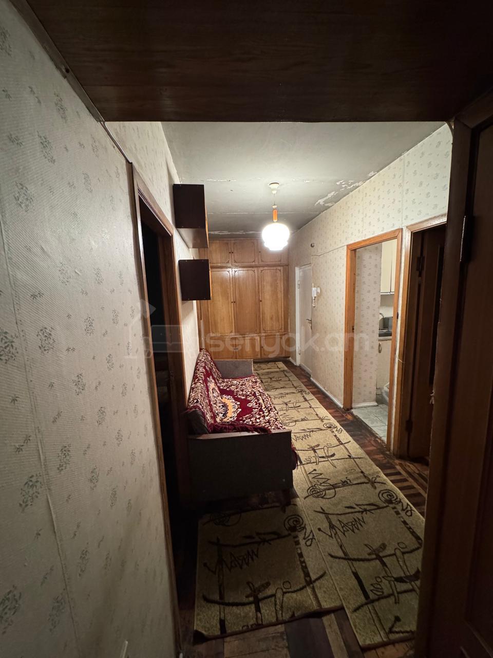 4 Սենյականոց Բնակարան, 96քմ, 3/9 հարկ, Նորմալ Վիճակում, Կահավորված, Արևկող