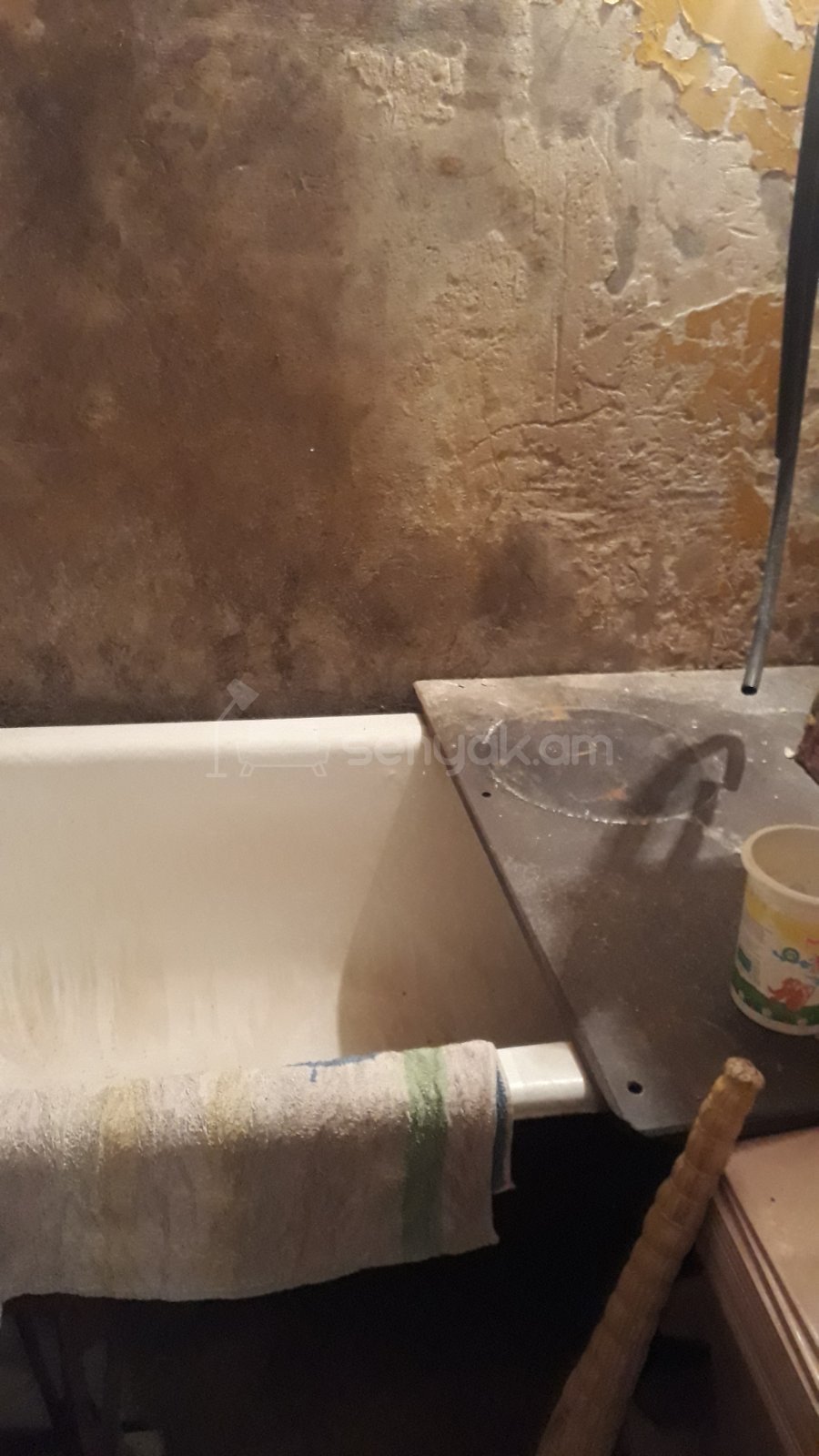 2 Սենյականոց Բնակարան Քարե Շենքում, 44քմ, 3/4 հարկ, Պետական Վիճակում