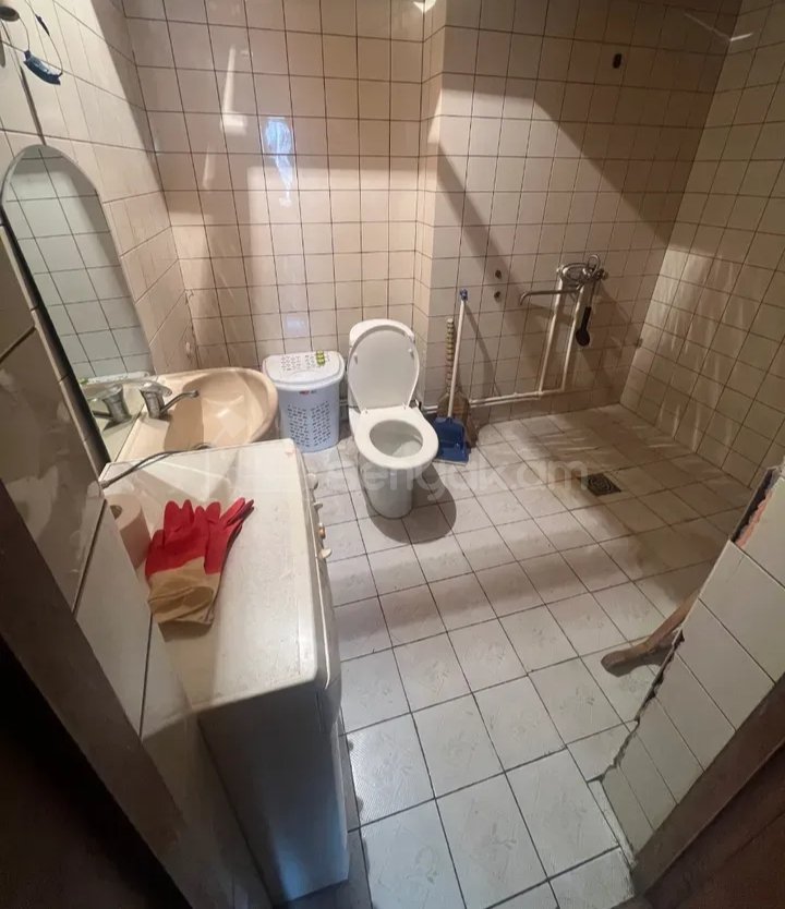 2 Սենյականոց Բնակարան Քարե Շենքում, 52քմ, 3/5 հարկ, Նորմալ Վիճակում, Կահավորված