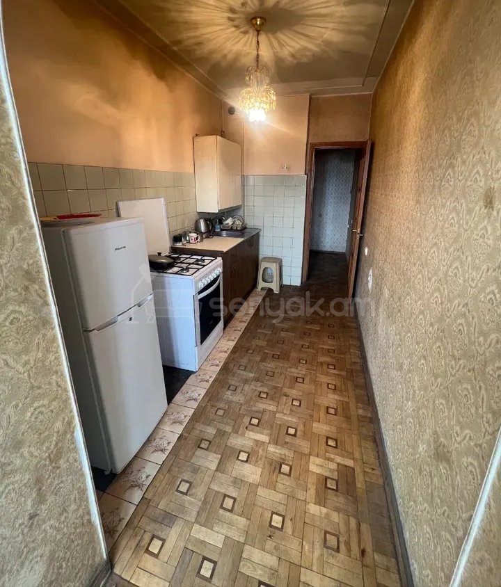 2 Սենյականոց Բնակարան Քարե Շենքում, 52քմ, 3/5 հարկ, Նորմալ Վիճակում, Կահավորված