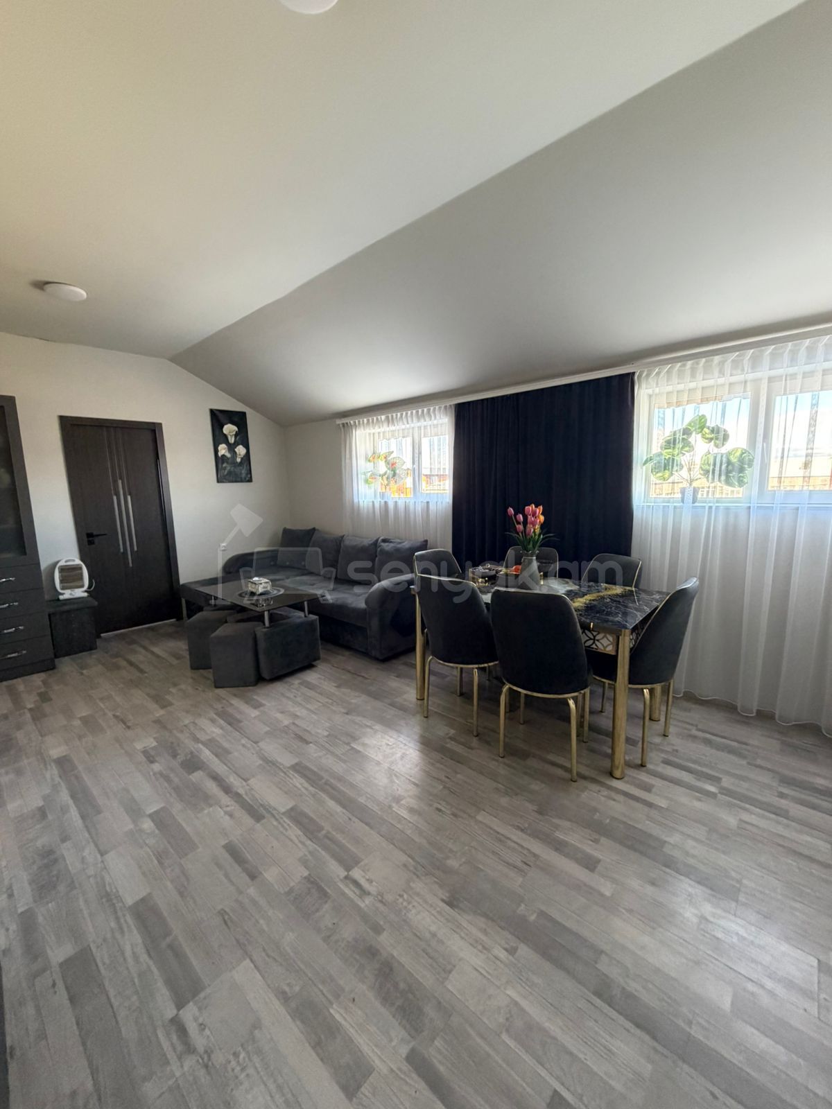 2 Սենյականոց Բնակարան Նորակառույց Քարե Շենքում, 42քմ, 3/3 հարկ, Կապիտալ Վերանորոգված