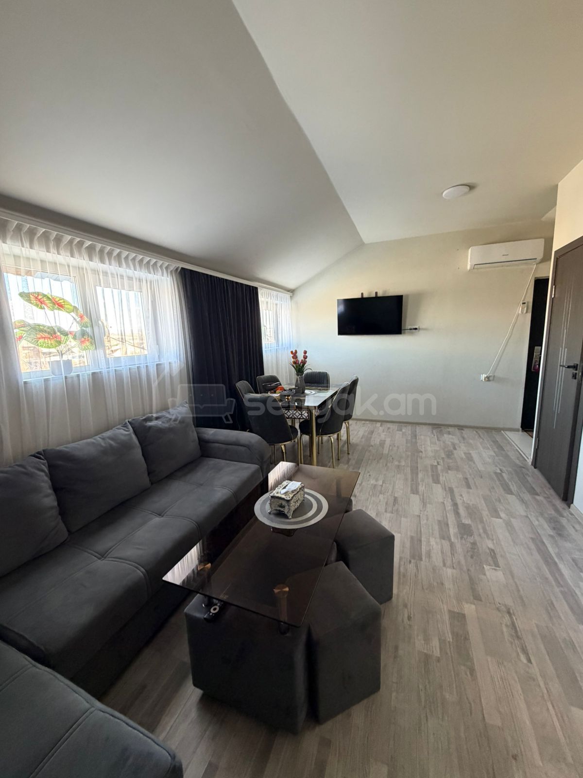 2 Սենյականոց Բնակարան Նորակառույց Քարե Շենքում, 42քմ, 3/3 հարկ, Կապիտալ Վերանորոգված