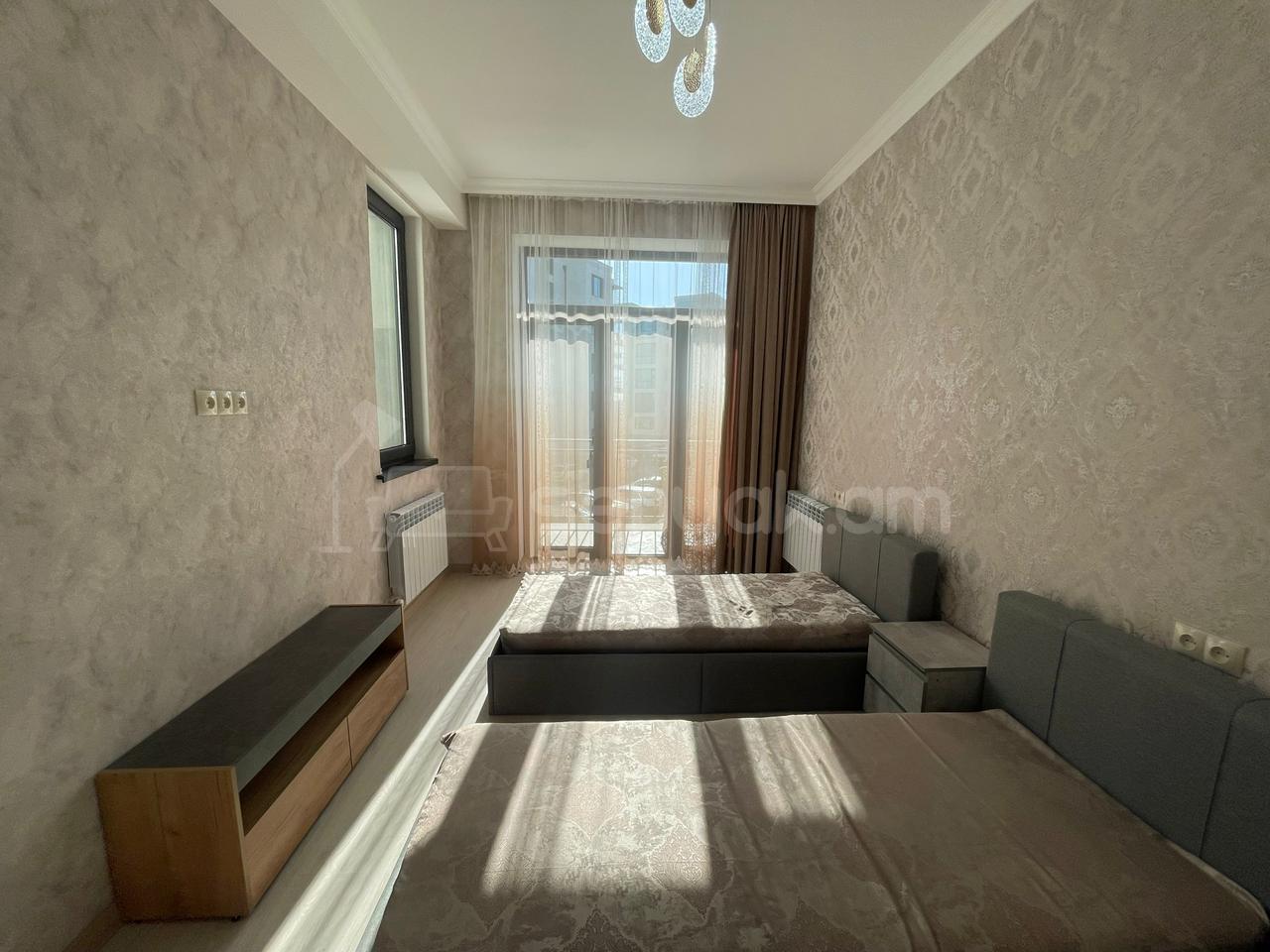 3 Սենյականոց Բնակարան Նորակառույցում, 80քմ, 2/5 հարկ, Կապիտալ Վերանորոգված, Կահավորված, Արևկող