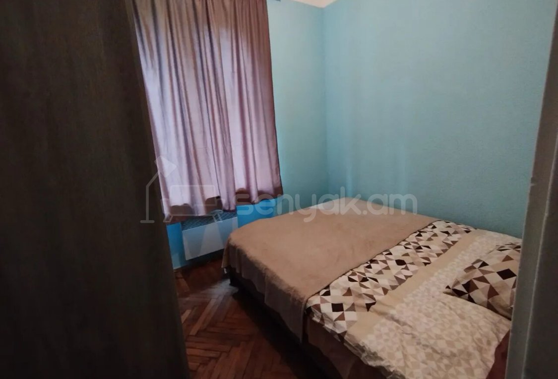 2 Սենյականոց Բնակարան Քարե Շենքում, 42քմ, 4/4 հարկ, Նորմալ Վիճակում, Կահավորված