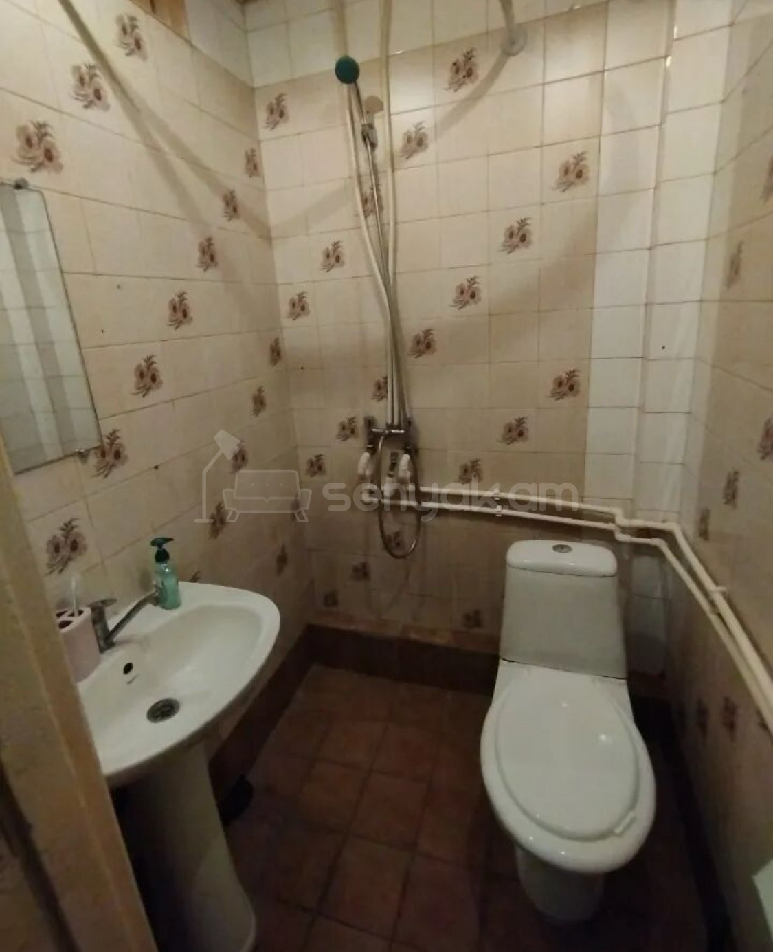 2 Սենյականոց Բնակարան Քարե Շենքում, 42քմ, 4/4 հարկ, Նորմալ Վիճակում, Կահավորված