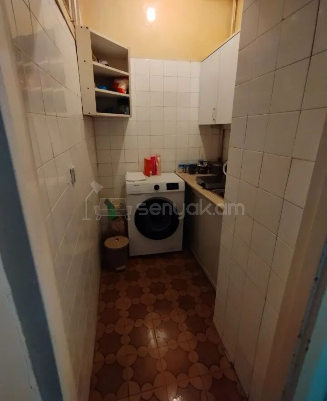 2 Սենյականոց Բնակարան Քարե Շենքում, 42քմ, 4/4 հարկ, Նորմալ Վիճակում, Կահավորված