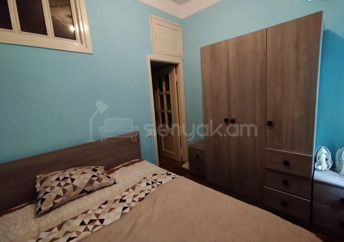 2 Սենյականոց Բնակարան Քարե Շենքում, 42քմ, 4/4 հարկ, Նորմալ Վիճակում, Կահավորված