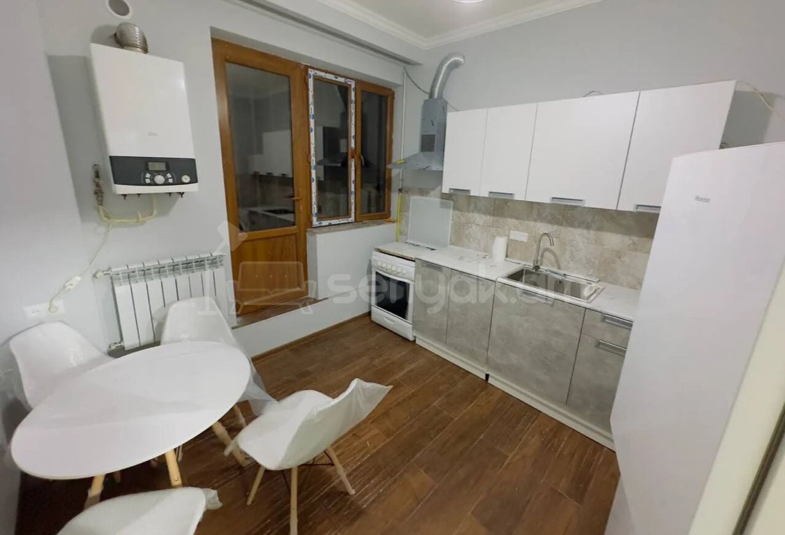 2 Սենյականոց Բնակարան Քարե Շենքում, 80քմ, 2/3 հարկ, Կապիտալ Վերանորոգված, Կահավորված