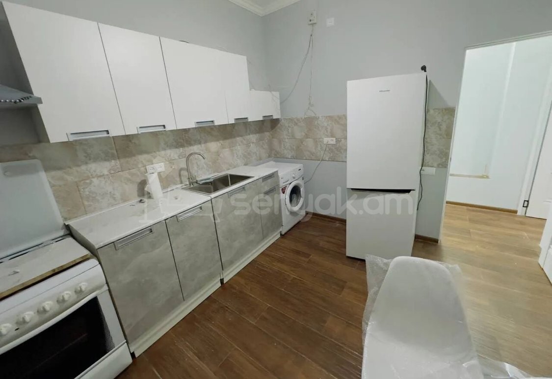 2 Սենյականոց Բնակարան Քարե Շենքում, 80քմ, 2/3 հարկ, Կապիտալ Վերանորոգված, Կահավորված