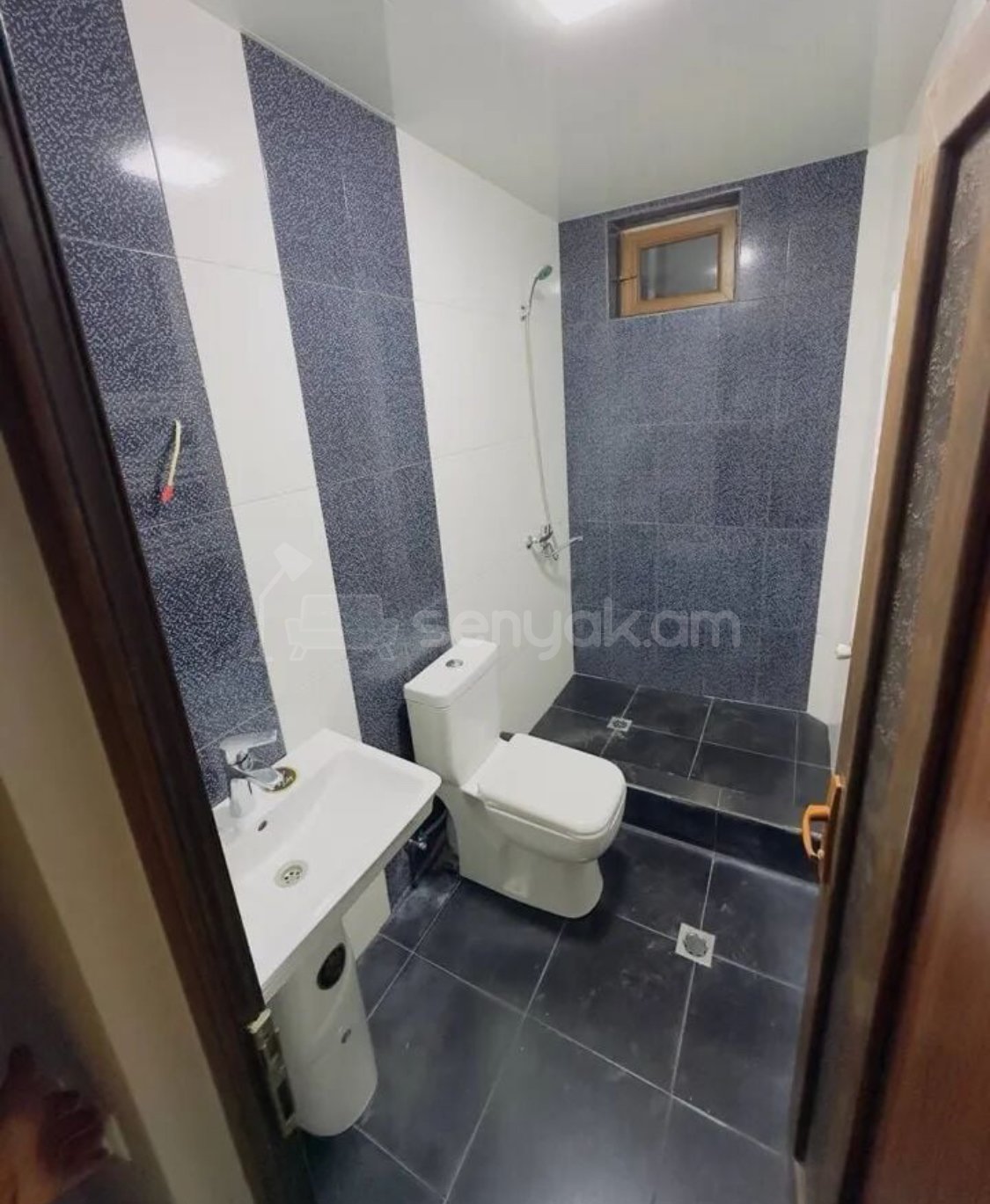 2 Սենյականոց Բնակարան Քարե Շենքում, 80քմ, 2/3 հարկ, Կապիտալ Վերանորոգված, Կահավորված