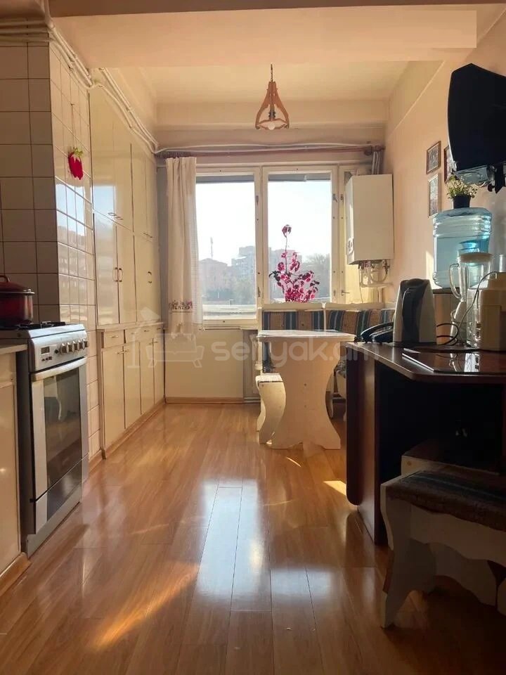 4 Սենյականոց Բնակարան, 109քմ, 7/9 հարկ, Նորմալ Վիճակում