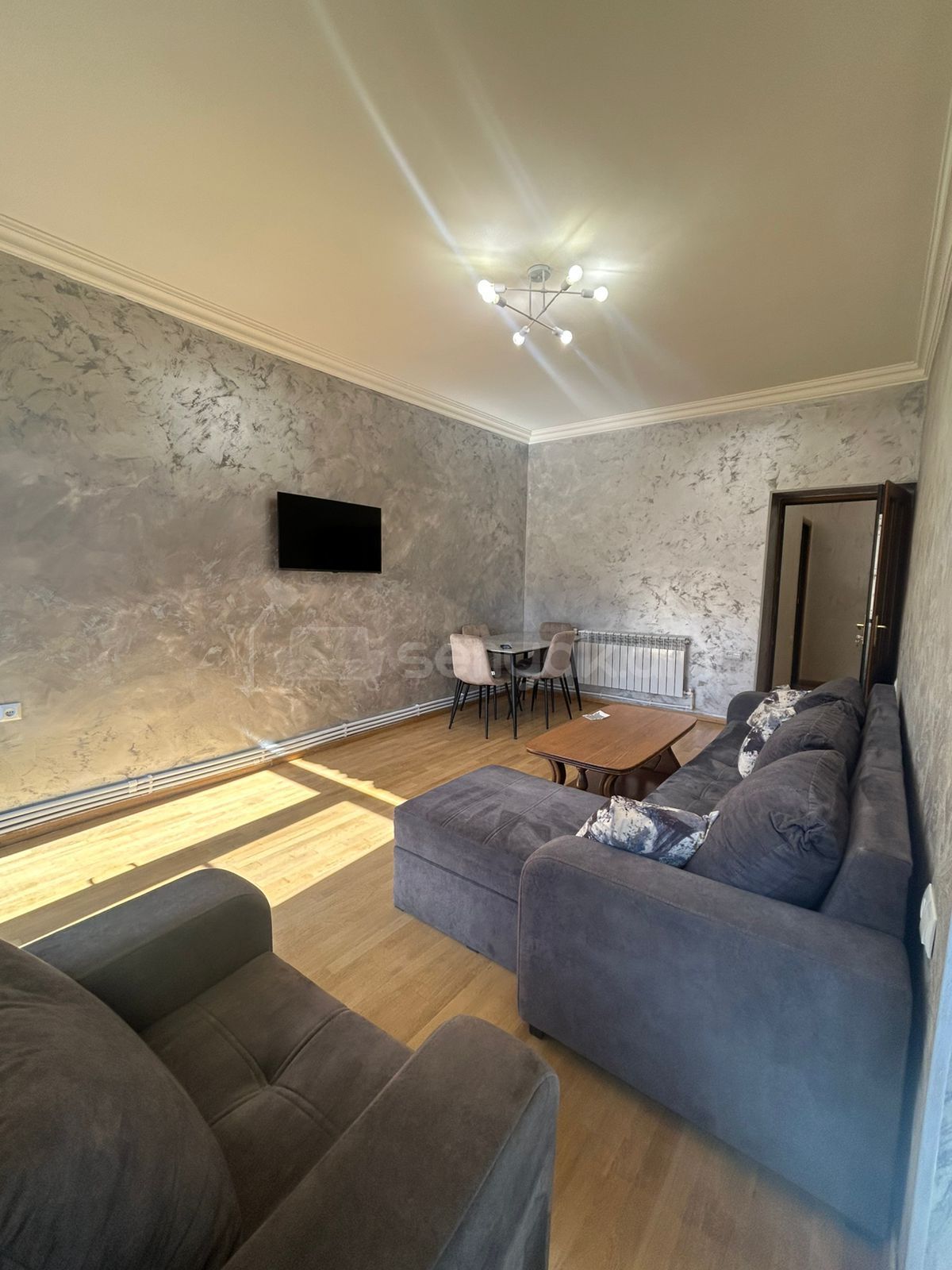 2 Սենյականոց Բնակարան Քարե Շենքում, 46քմ, 3/5 հարկ, Կապիտալ Վերանորոգված, Կահավորված, Արևկող