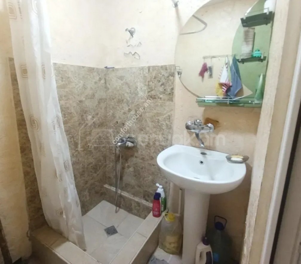 3 Սենյականոց Բնակարան Քարե Շենքում, 79քմ, 1/5 հարկ, Պետական Վիճակում