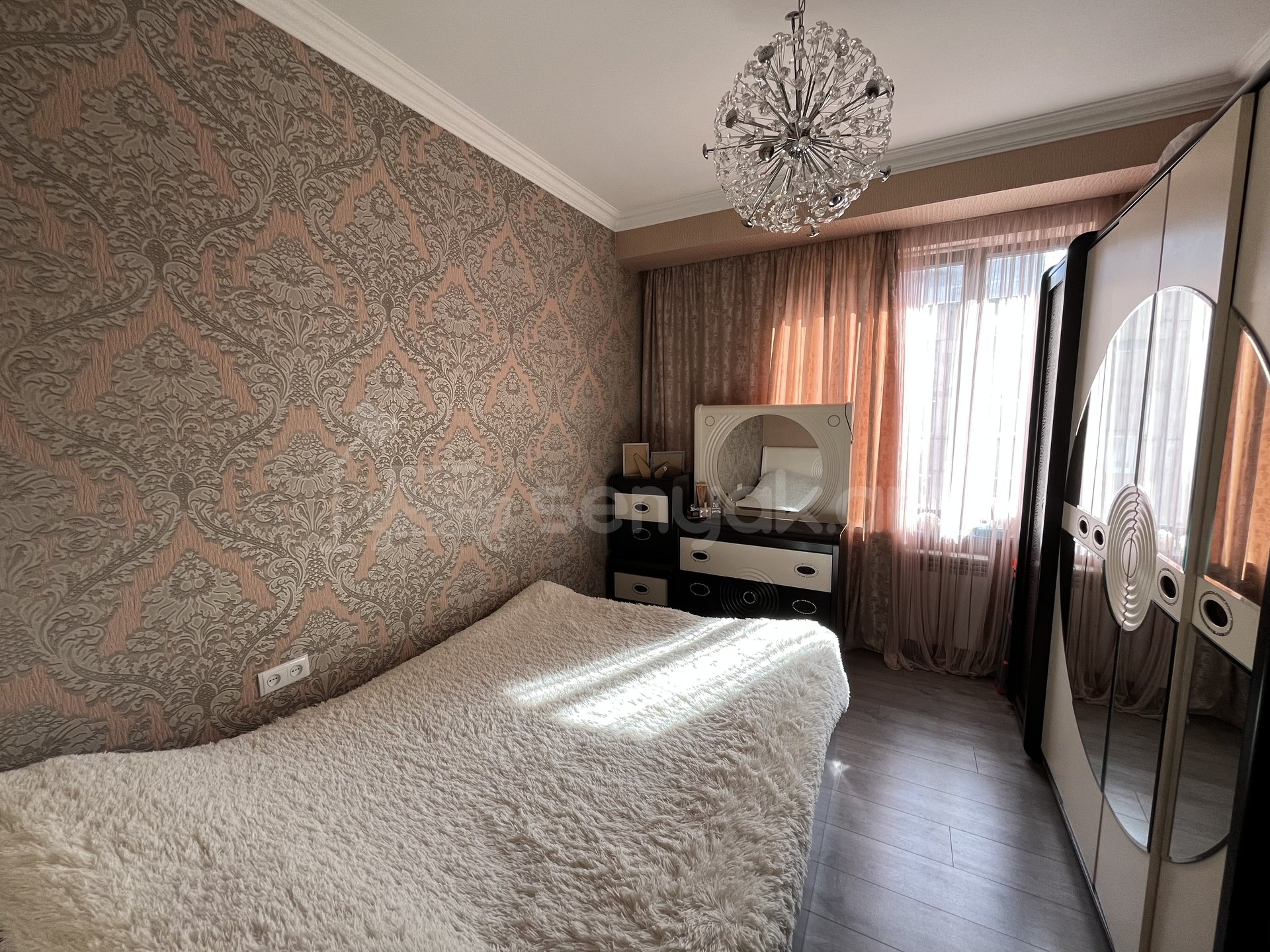 4 Սենյականոց Բնակարան Նորակառույց Քարե Շենքում, 93քմ, 4/5 հարկ, Կապիտալ Վերանորոգված