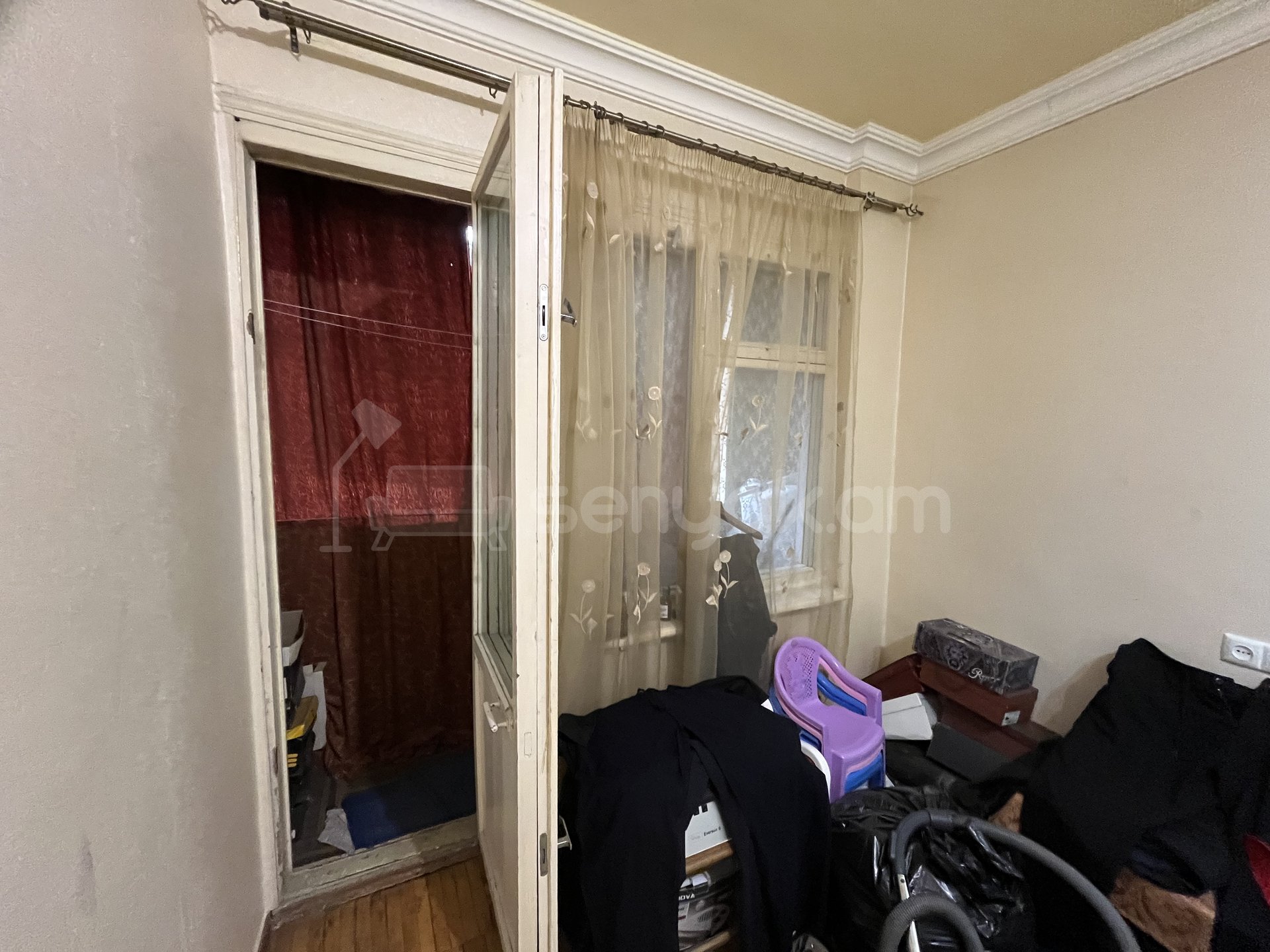 3 Սենյականոց Բնակարան Քարե Շենքում, 85քմ, 3/5 հարկ, Պետական Վիճակում