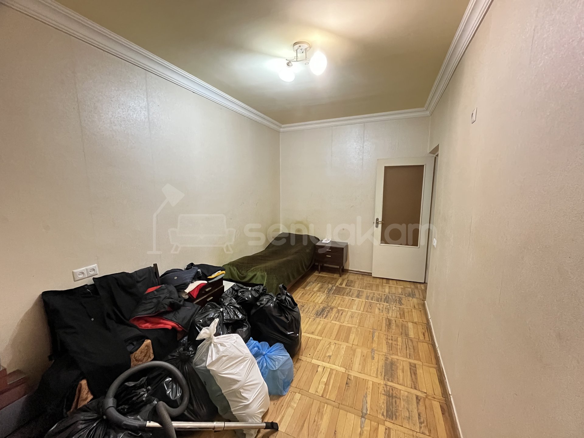 3 Սենյականոց Բնակարան Քարե Շենքում, 85քմ, 3/5 հարկ, Պետական Վիճակում