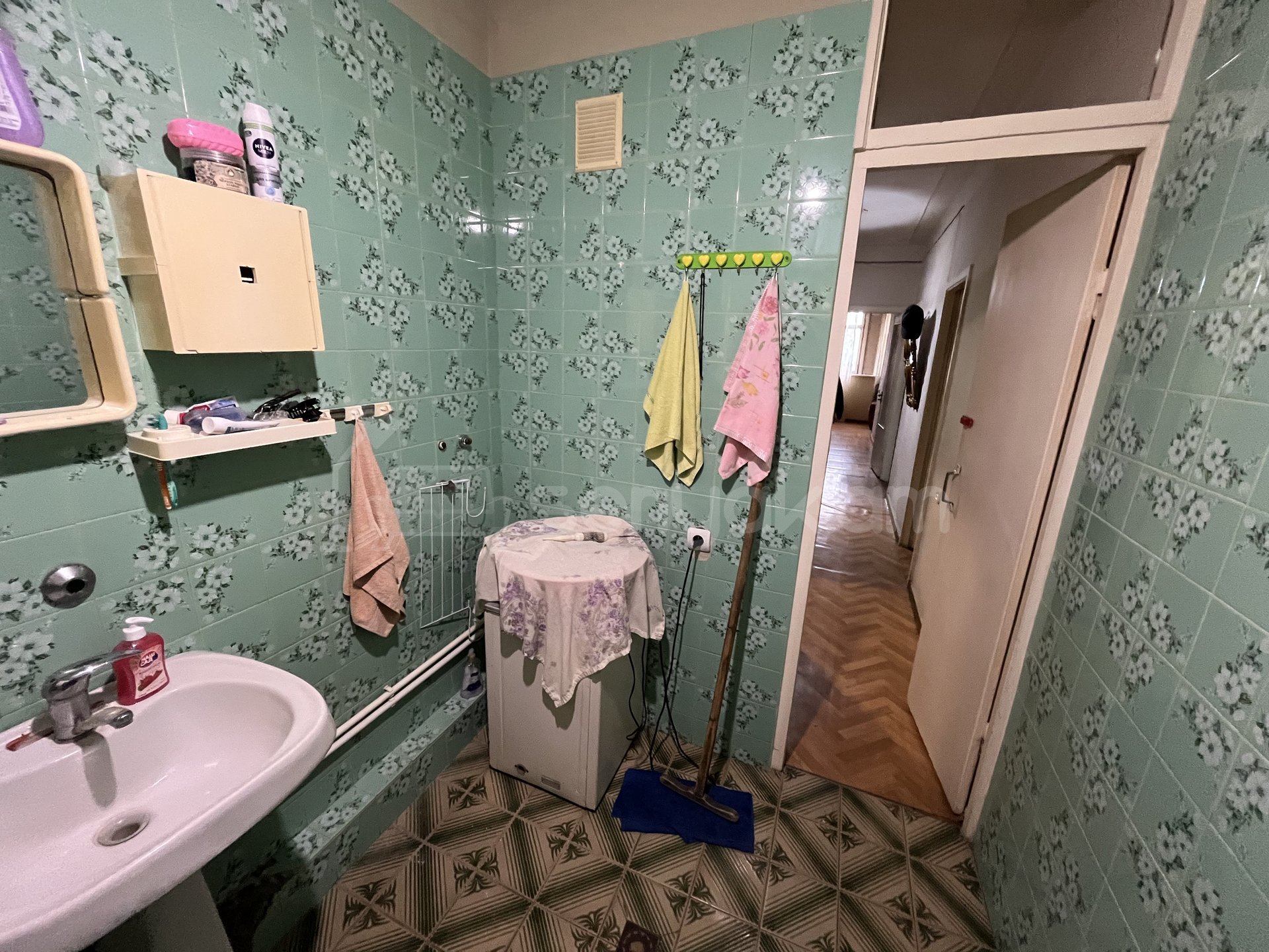 3 Սենյականոց Բնակարան Քարե Շենքում, 85քմ, 3/5 հարկ, Պետական Վիճակում