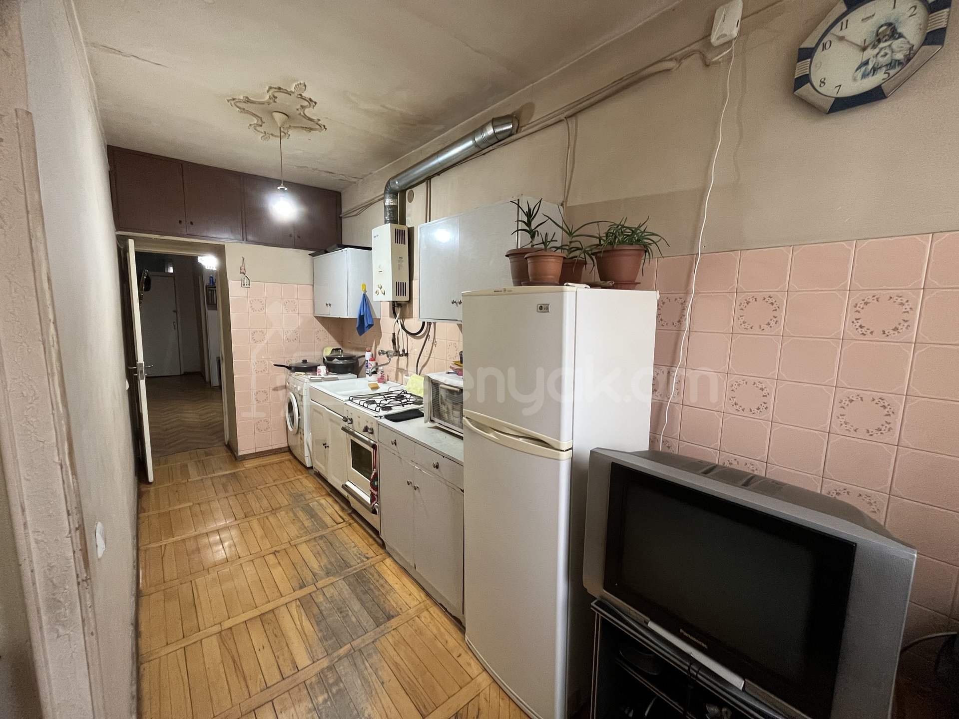 3 Սենյականոց Բնակարան Քարե Շենքում, 85քմ, 3/5 հարկ, Պետական Վիճակում