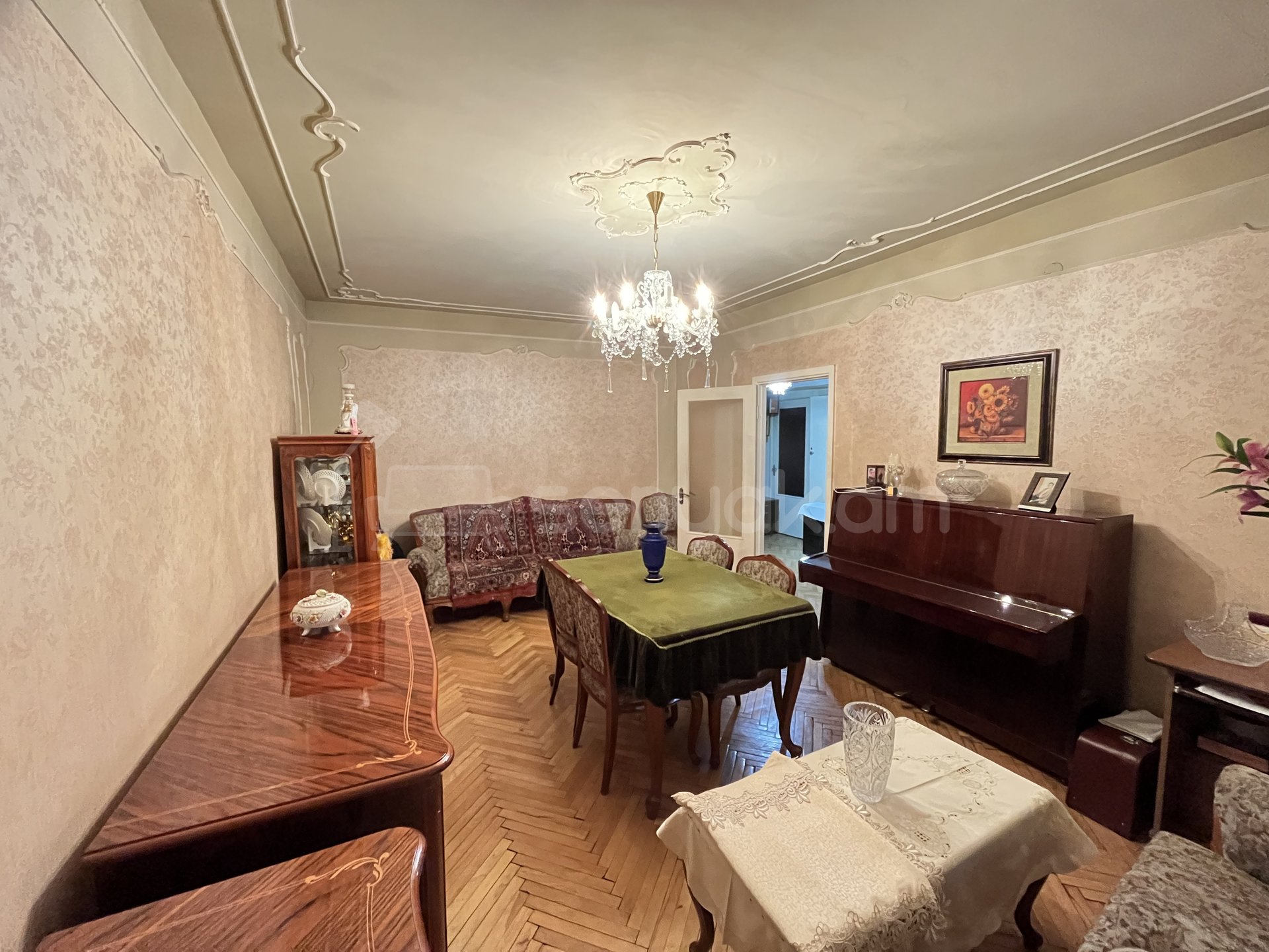 3 Սենյականոց Բնակարան Քարե Շենքում, 85քմ, 3/5 հարկ, Պետական Վիճակում