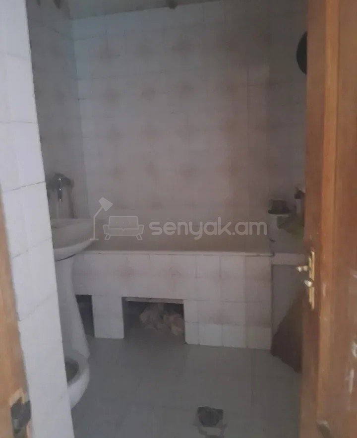 3 Սենյականոց Բնակարան, 96քմ, 3/9 հարկ, Նորմալ Վիճակում