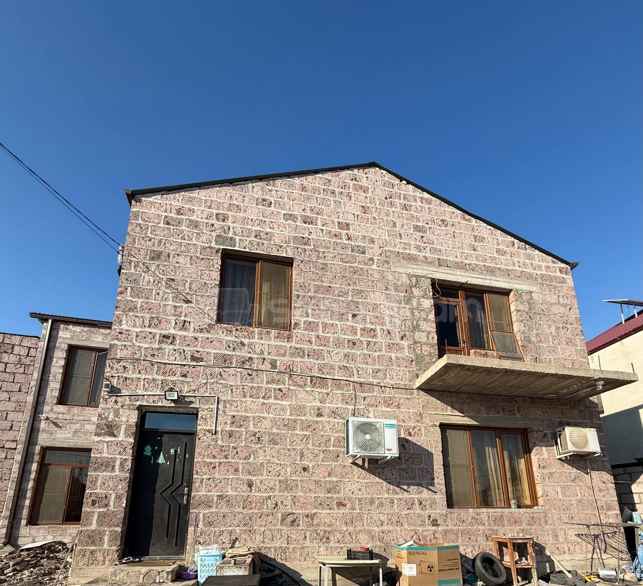 5 Սենյականոց Բնակարան Քարե Շենքում, 256քմ, 2/2 հարկ, Կապիտալ Վերանորոգված