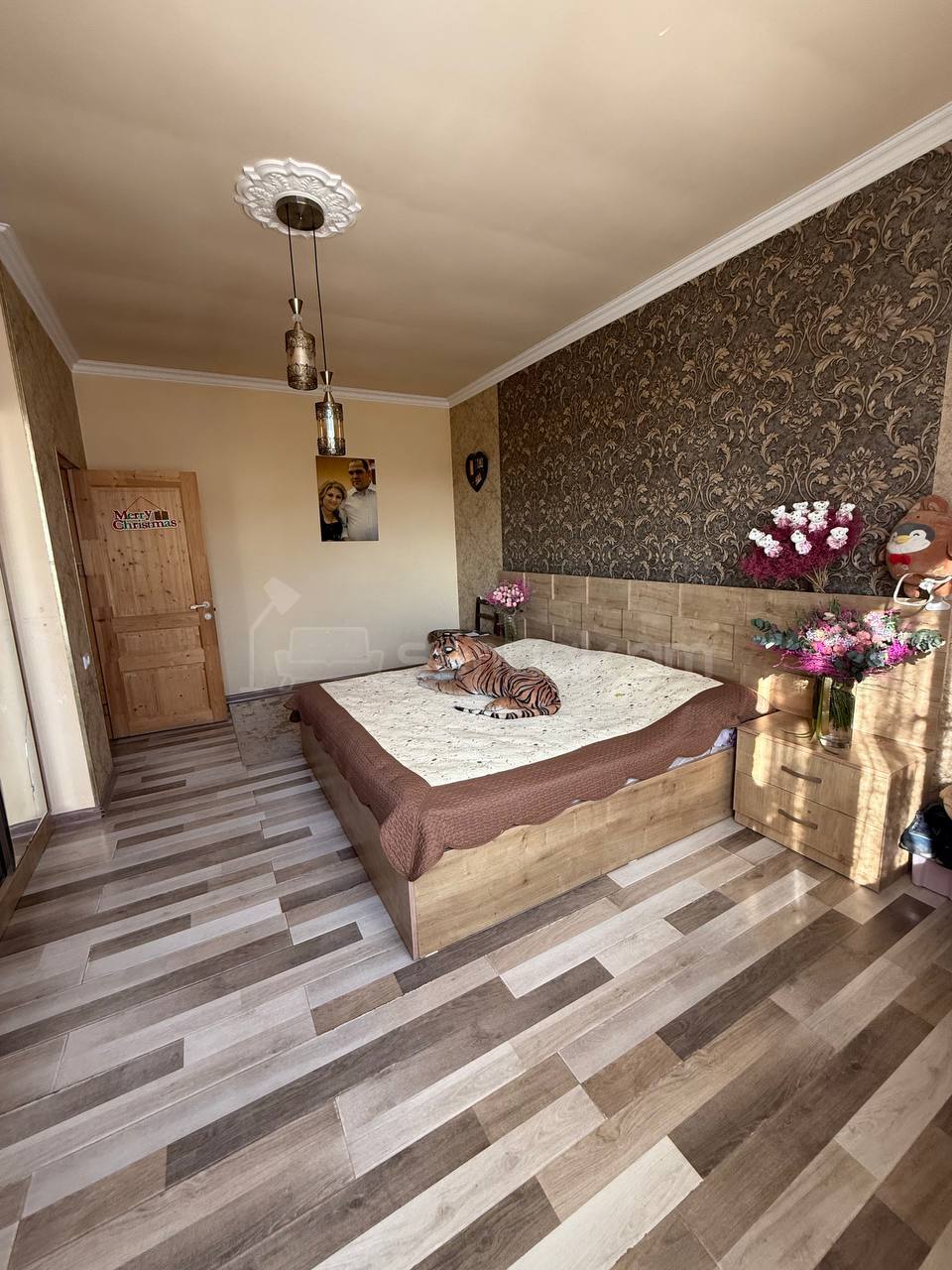 5 Սենյականոց Բնակարան Քարե Շենքում, 256քմ, 2/2 հարկ, Կապիտալ Վերանորոգված