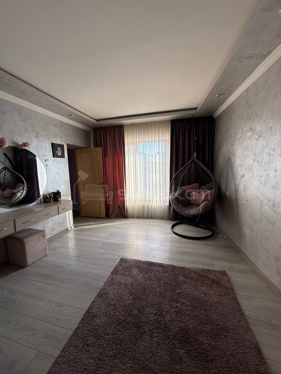 5 Սենյականոց Բնակարան Քարե Շենքում, 256քմ, 2/2 հարկ, Կապիտալ Վերանորոգված