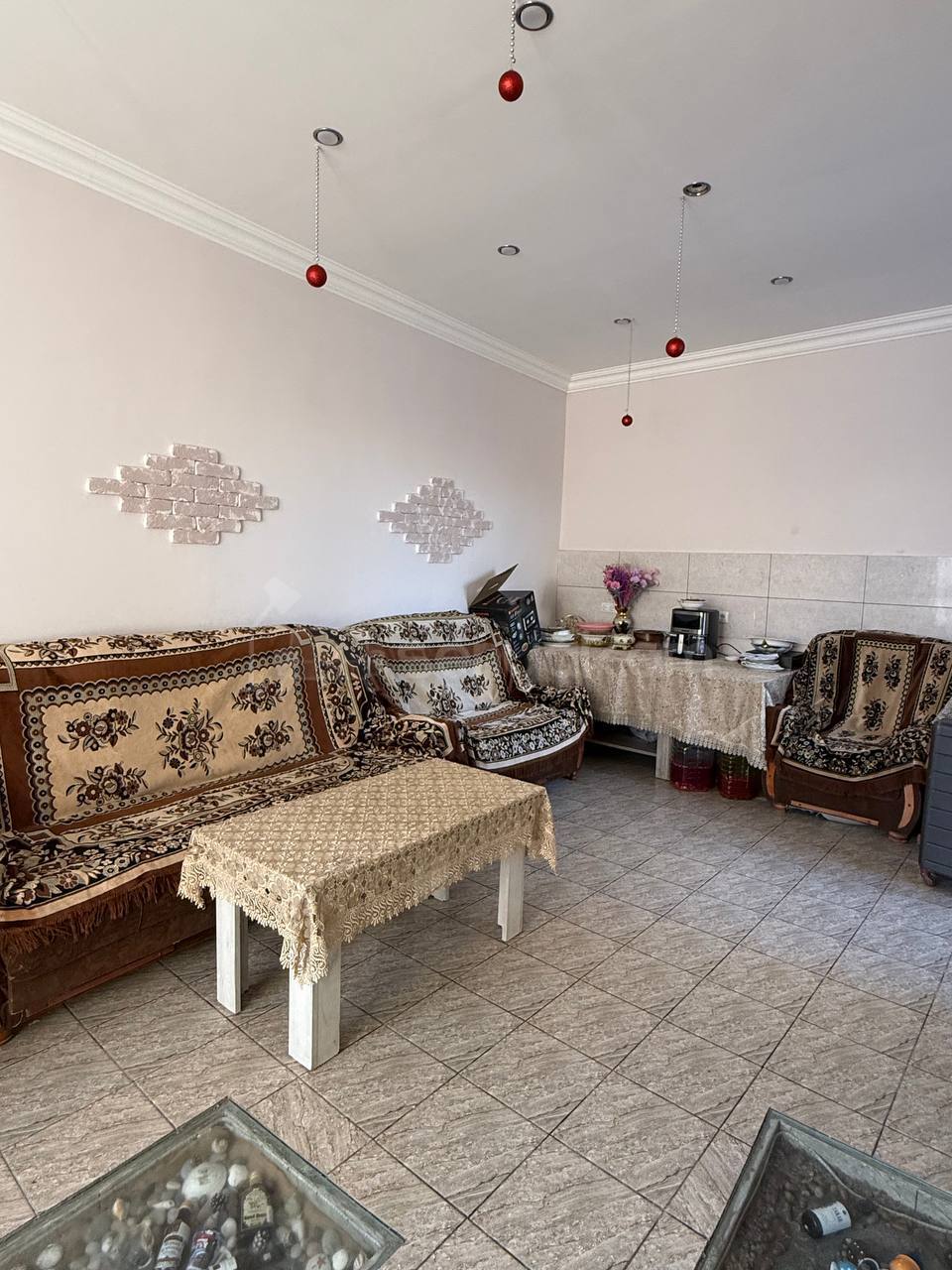 5 Սենյականոց Բնակարան Քարե Շենքում, 256քմ, 2/2 հարկ, Կապիտալ Վերանորոգված