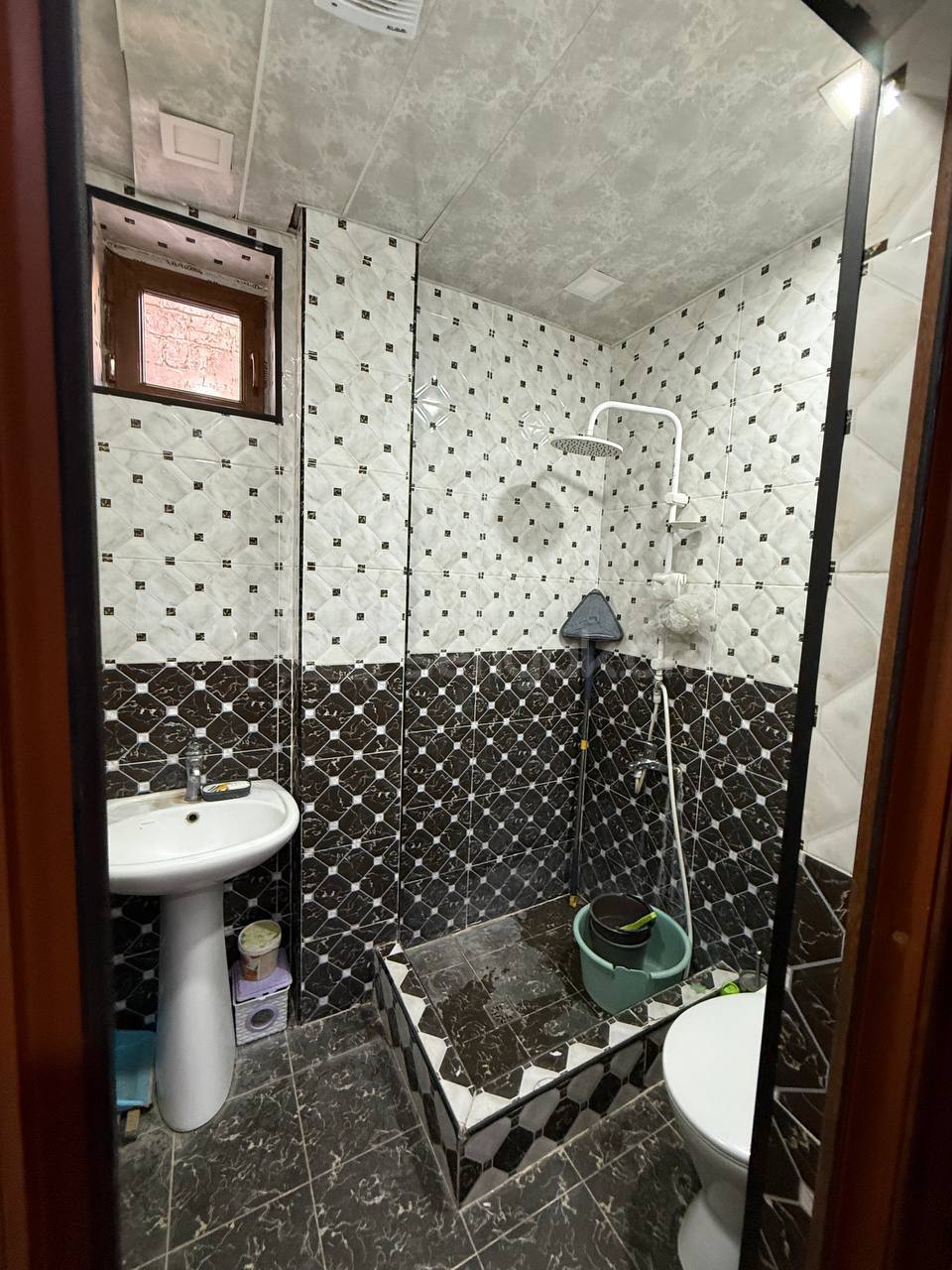 5 Սենյականոց Բնակարան Քարե Շենքում, 256քմ, 2/2 հարկ, Կապիտալ Վերանորոգված