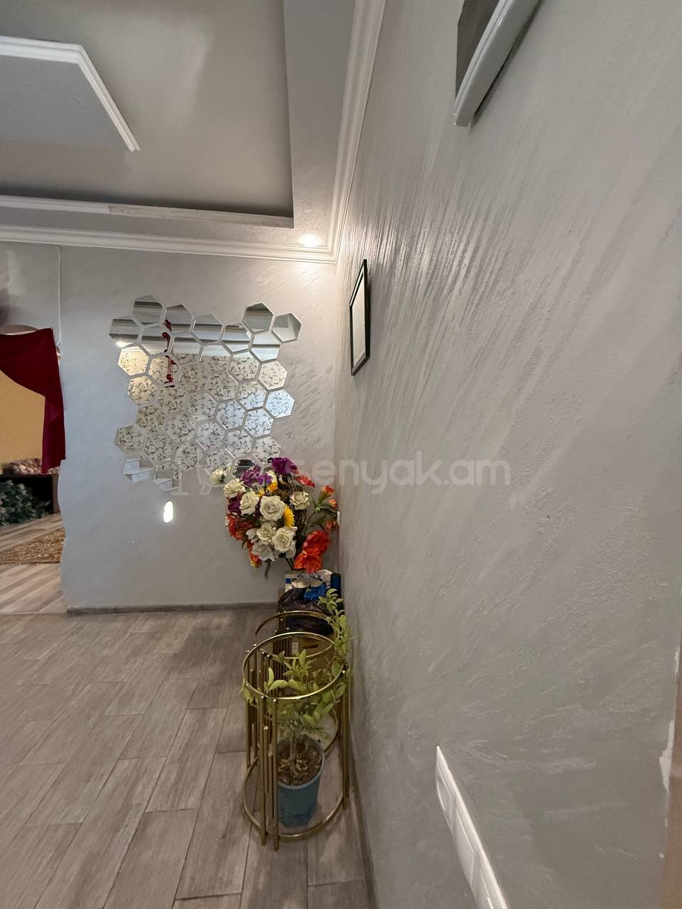 5 Սենյականոց Բնակարան Քարե Շենքում, 256քմ, 2/2 հարկ, Կապիտալ Վերանորոգված