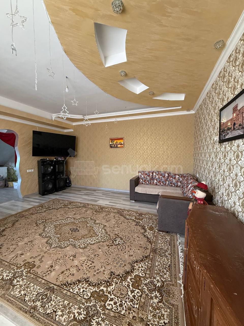 5 Սենյականոց Բնակարան Քարե Շենքում, 256քմ, 2/2 հարկ, Կապիտալ Վերանորոգված