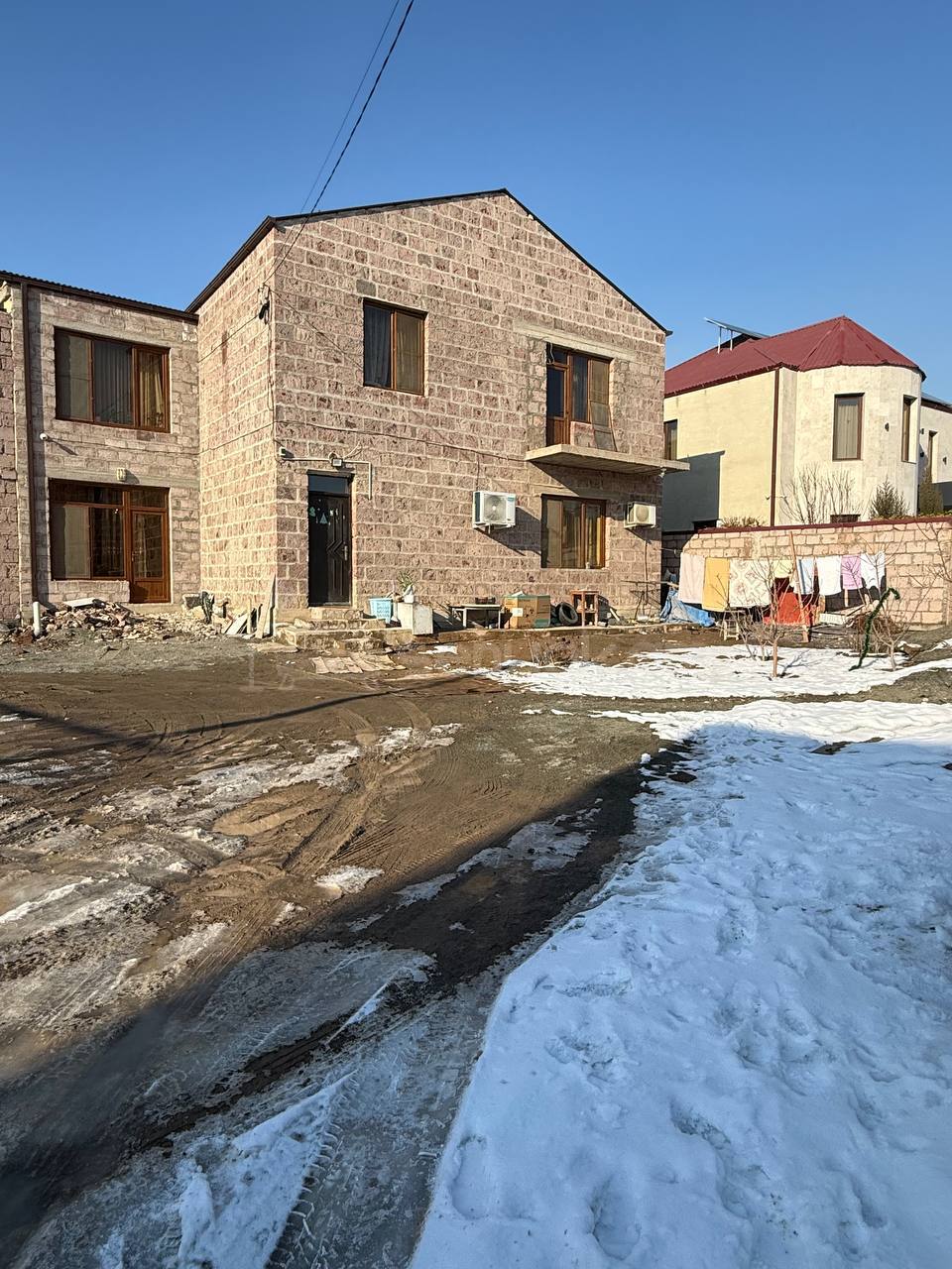 5 Սենյականոց Բնակարան Քարե Շենքում, 256քմ, 2/2 հարկ, Կապիտալ Վերանորոգված