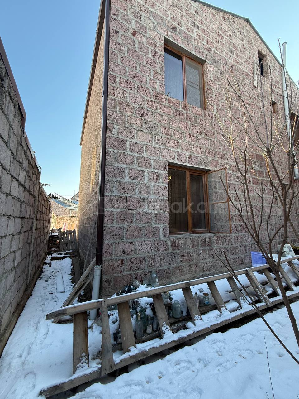 5 Սենյականոց Բնակարան Քարե Շենքում, 256քմ, 2/2 հարկ, Կապիտալ Վերանորոգված