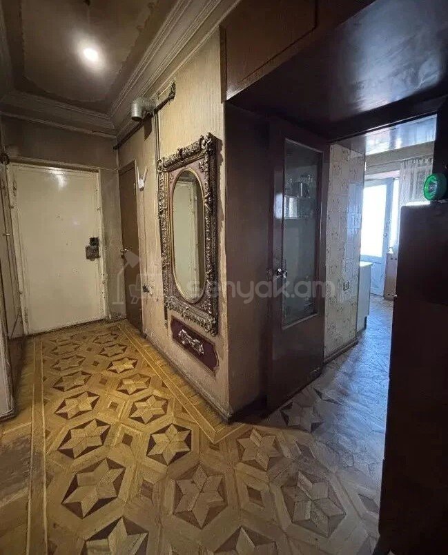 3 Սենյականոց Բնակարան Քարե Շենքում, 80քմ, 3/5 հարկ, Պետական Վիճակում