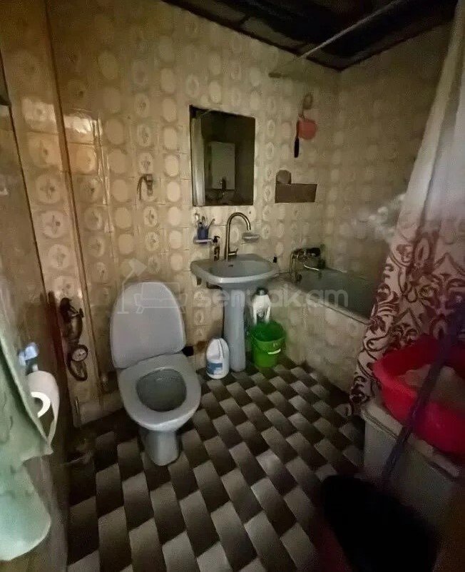 3 Սենյականոց Բնակարան Քարե Շենքում, 80քմ, 3/5 հարկ, Պետական Վիճակում