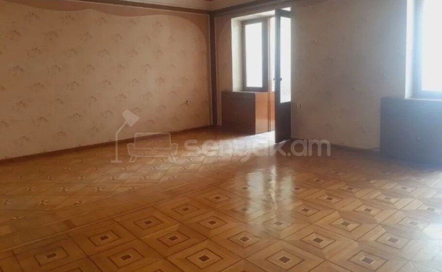 3 Սենյականոց Բնակարան Քարե Շենքում, 80քմ, 3/5 հարկ, Պետական Վիճակում