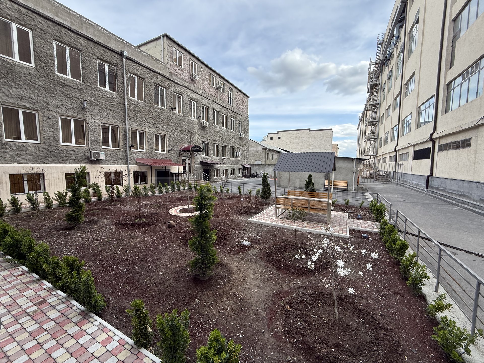 3 Սենյականոց Բնակարան Նորակառույց Քարե Շենքում, 65քմ, 2/5 հարկ, Նորմալ Վիճակում