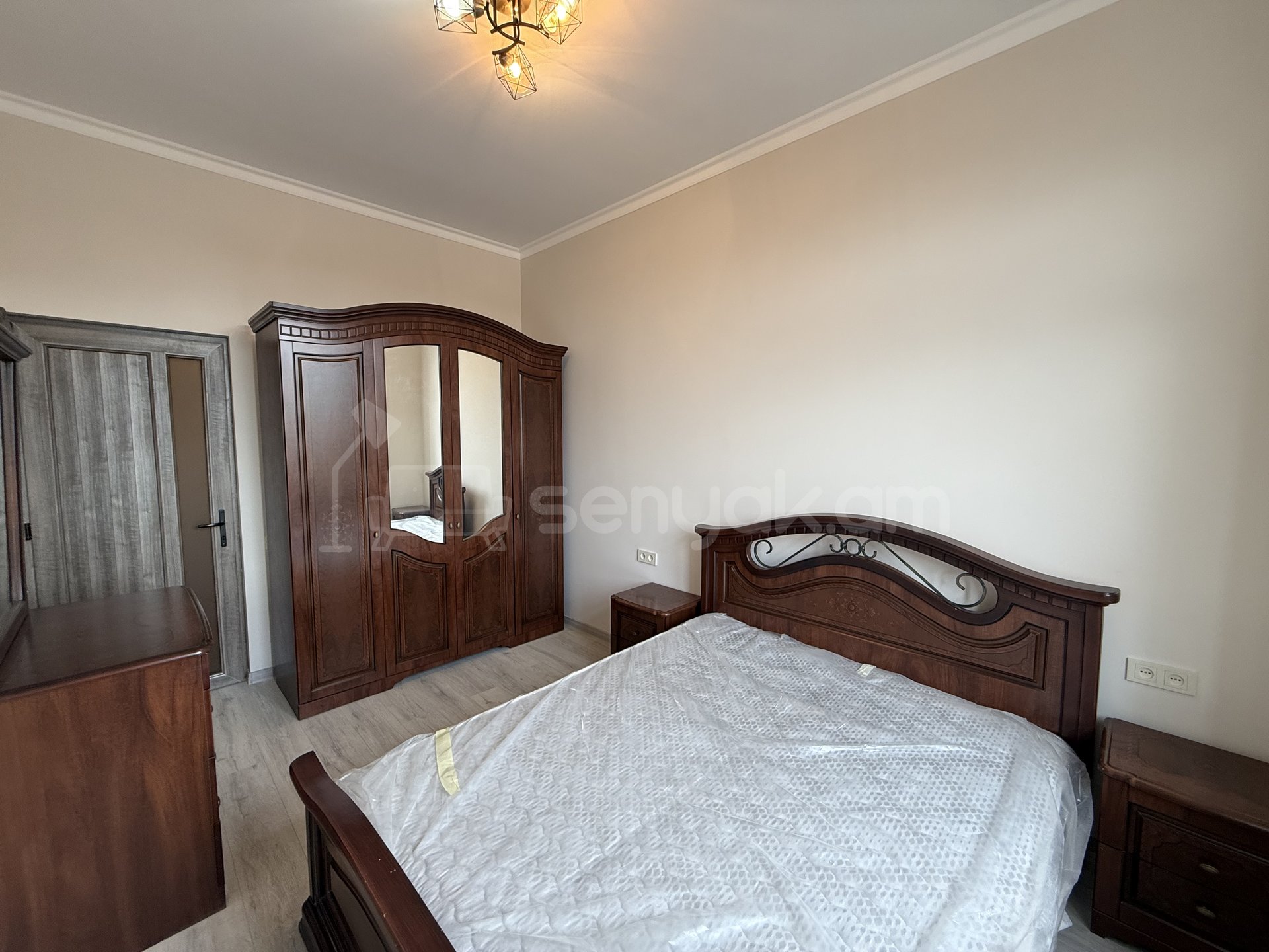 3 Սենյականոց Բնակարան Նորակառույց Քարե Շենքում, 65քմ, 2/5 հարկ, Նորմալ Վիճակում