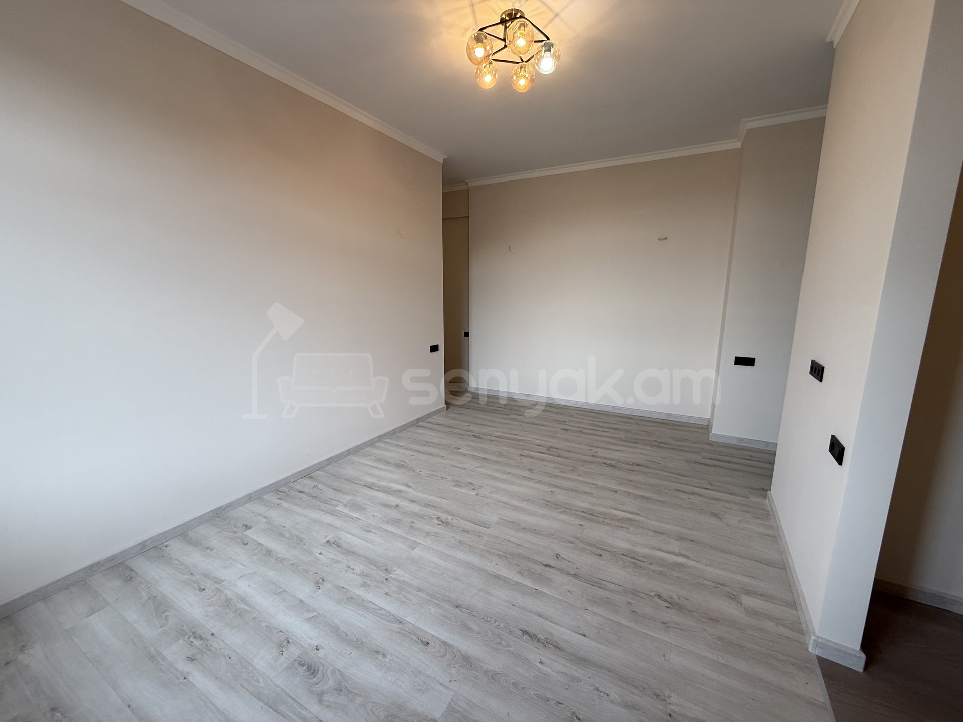 3 Սենյականոց Բնակարան Նորակառույց Քարե Շենքում, 65քմ, 2/5 հարկ, Նորմալ Վիճակում