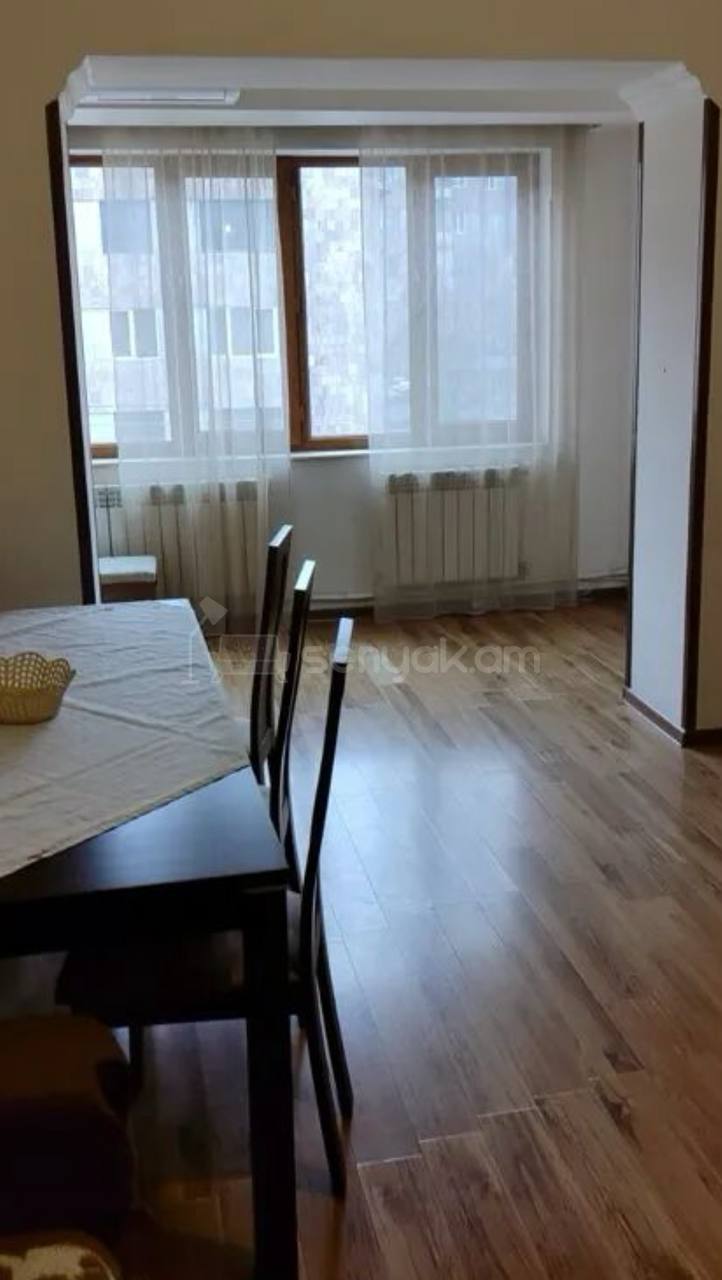 3 Սենյականոց Բնակարան Քարե Շենքում, 85քմ, 4/5 հարկ, Կապիտալ Վերանորոգված, Կահավորված